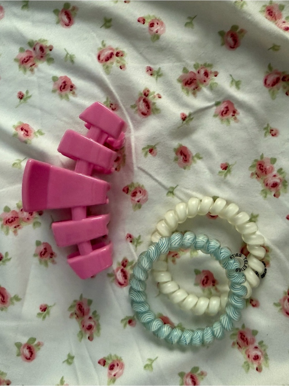 Teleties Hair Claw Clip with Blue and White Coil Hair Ties - Set